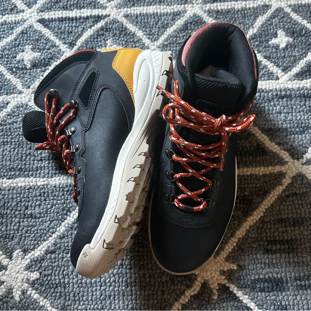 Columbia women’s newton ridge plus waterproof hiking boots NWT
